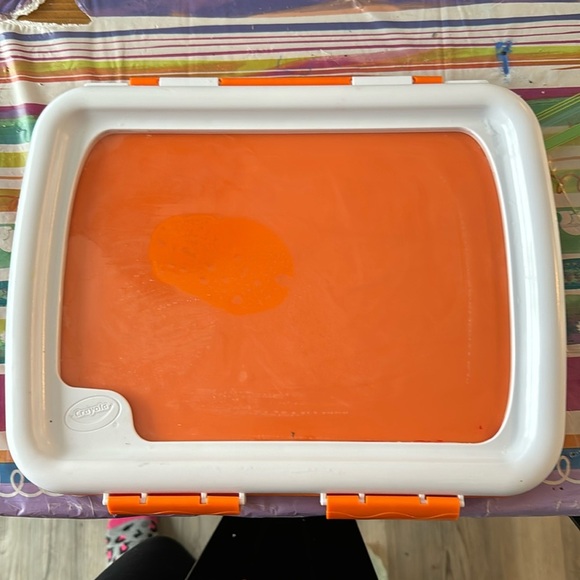 Crayola easy clean finger painting - Picture 1 of 4